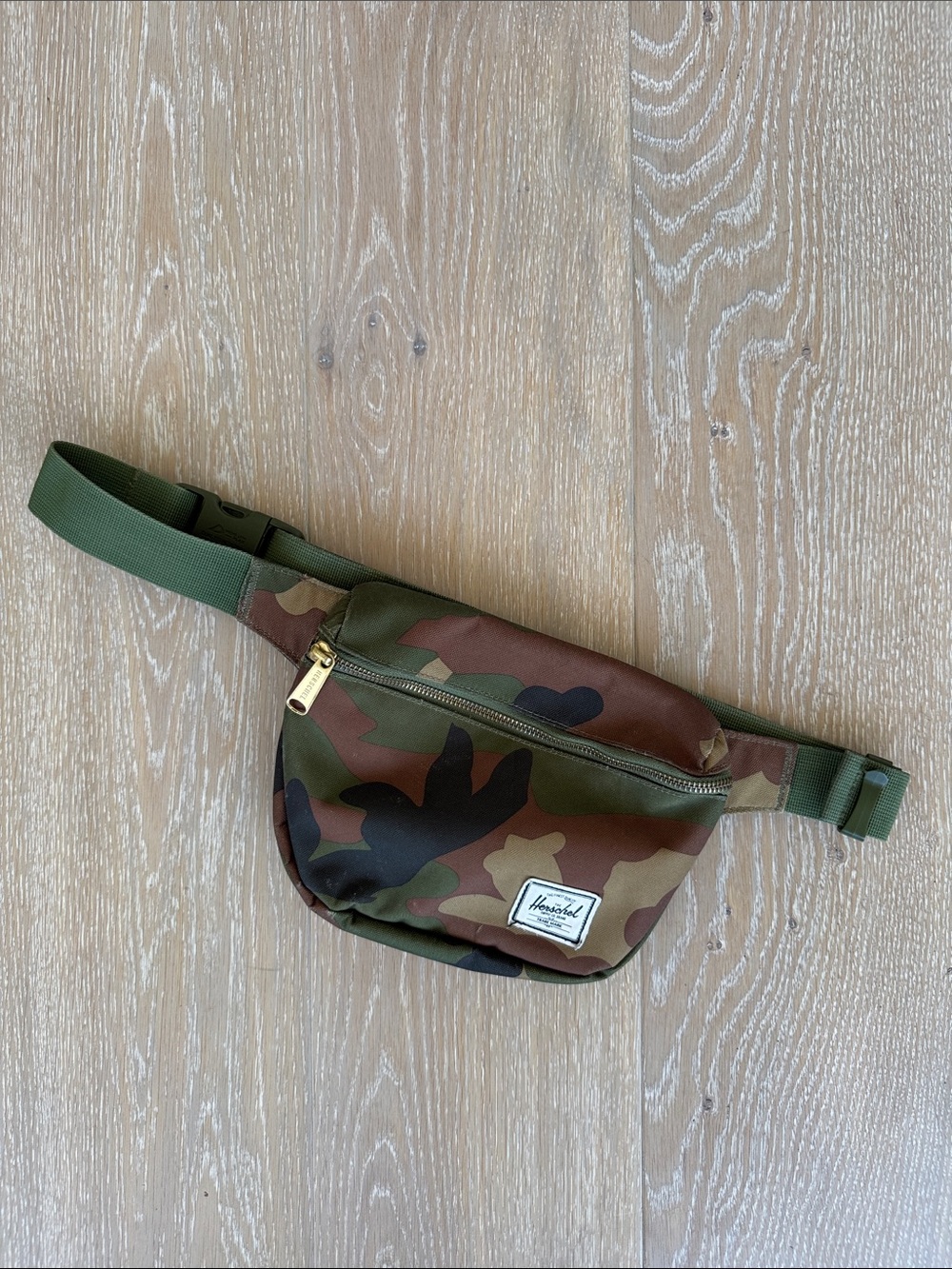 Herschel Fifteen Fanny Pack in Green Camouflage with Adjustable Strap (Unisex).